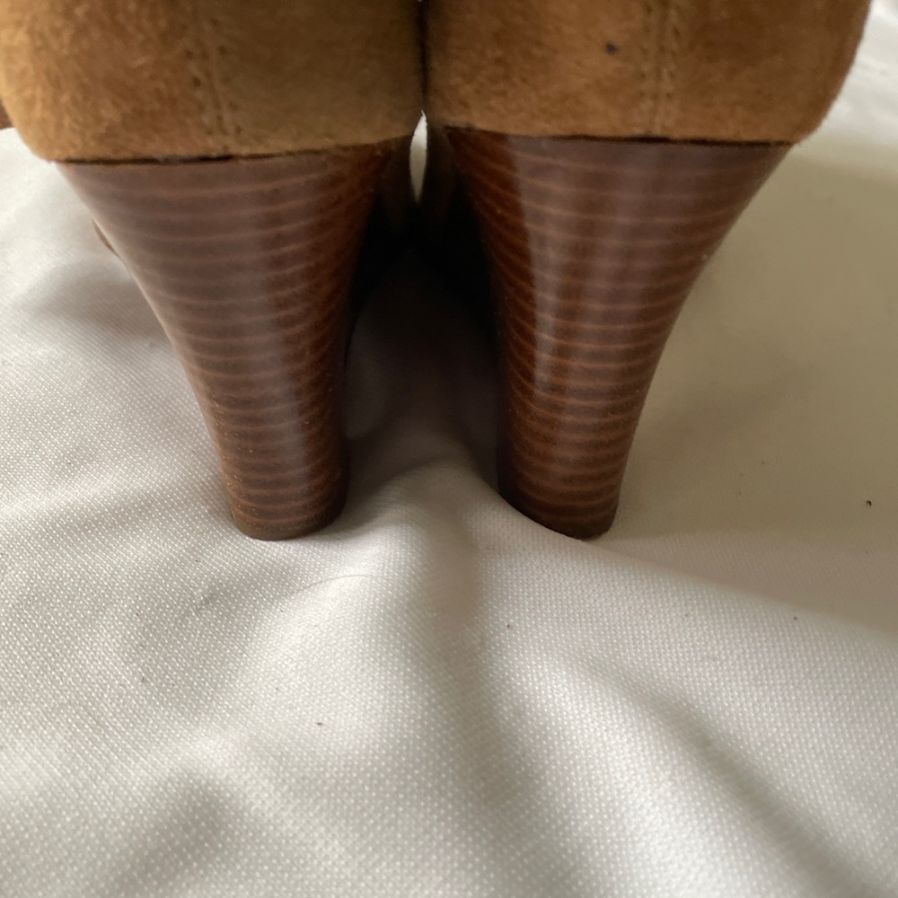 Fashionable Bakers Knee High Boots Brown Suede Wood Wedge Heels 8.5 B - Picture 7 of 12